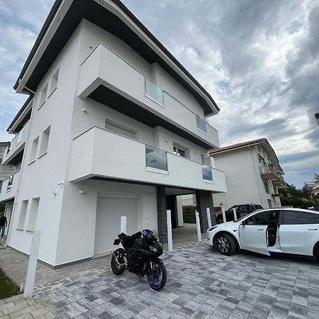 Villa Borghesi Suites Fronte Mare Rímini Exterior foto