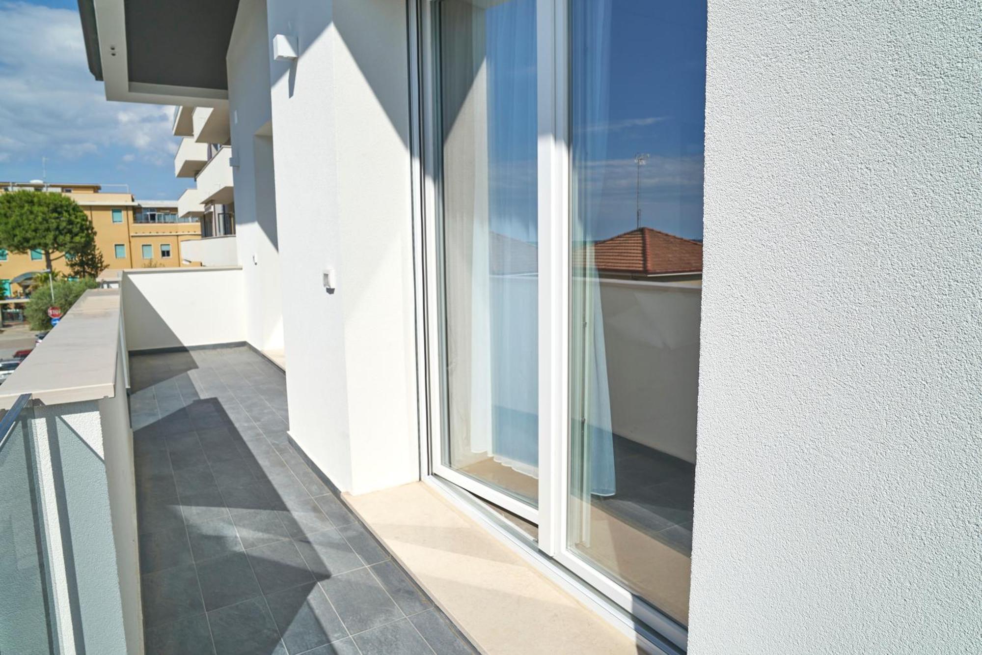 Villa Borghesi Suites Fronte Mare Rímini Exterior foto